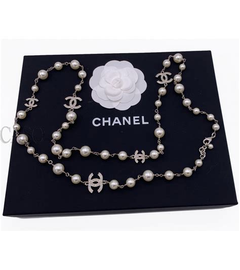 collana chanel con cc